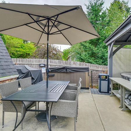 Puget Sound Cabin With Hot Tub And Water Views! Bremerton Eksteriør billede