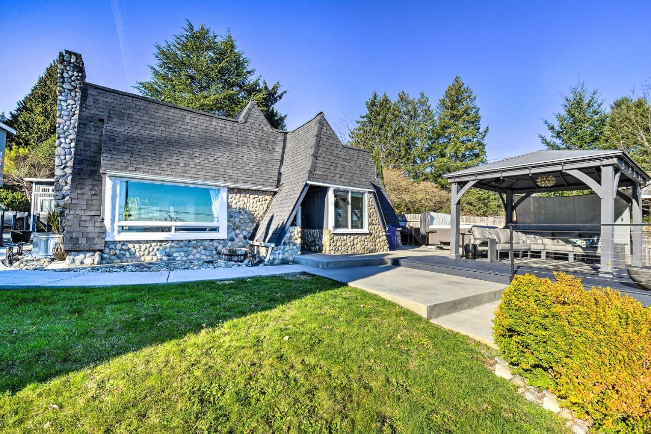 Puget Sound Cabin With Hot Tub And Water Views! Bremerton Eksteriør billede