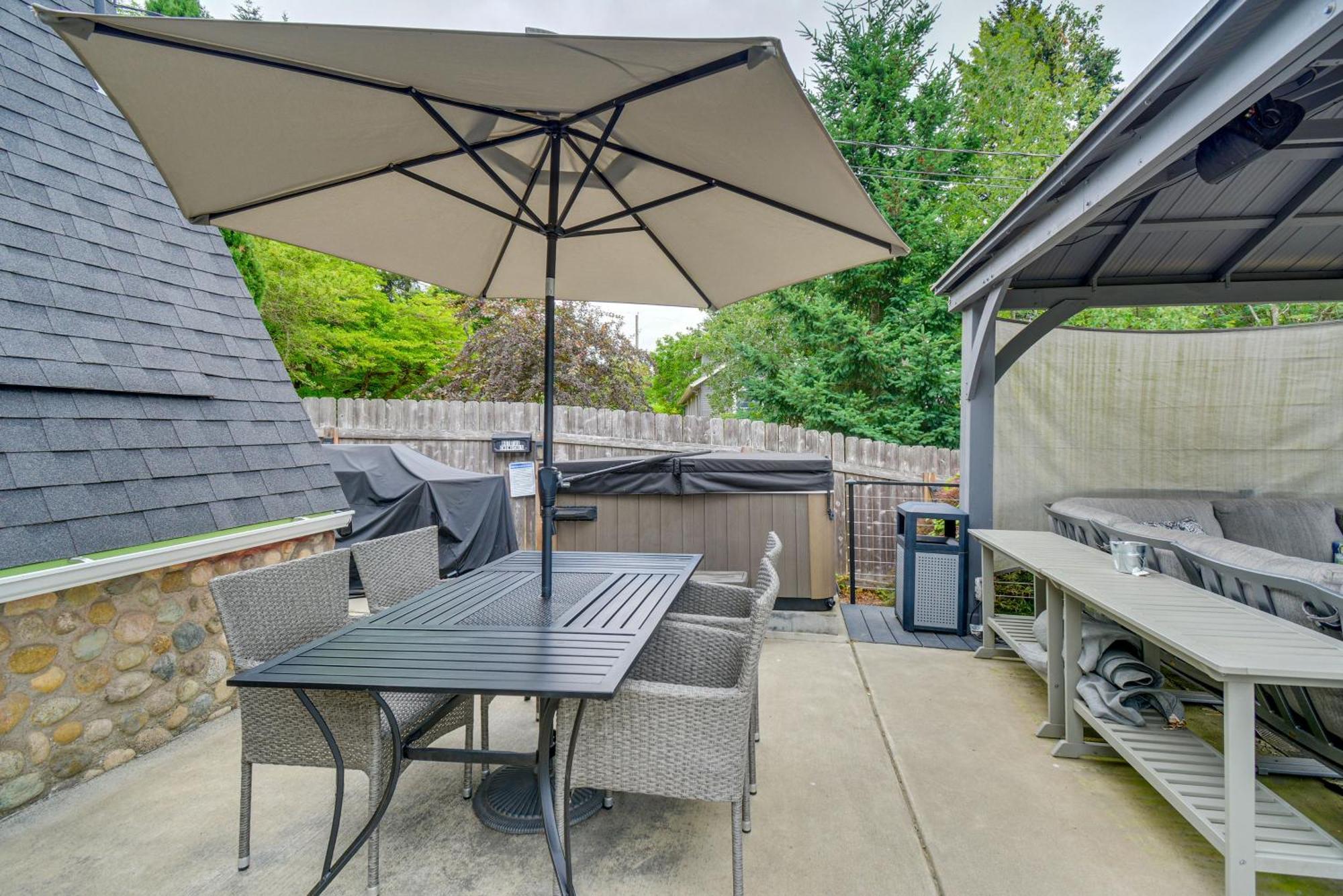 Puget Sound Cabin With Hot Tub And Water Views! Bremerton Eksteriør billede